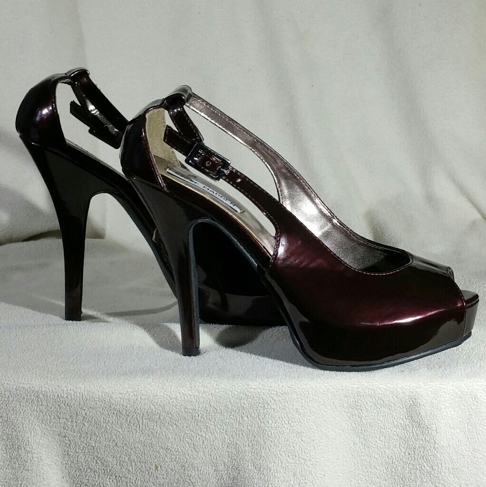 Steve Madden peep-toe pumps